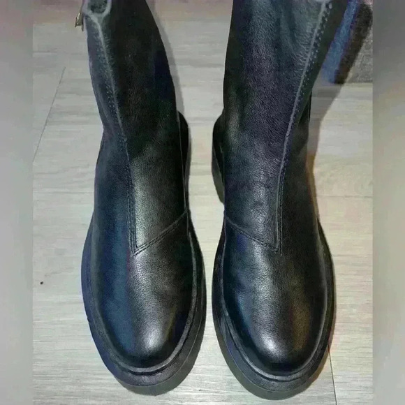 Zara  LOW HEELED LEATHER ANKLE BOOTS WITH ZIPPER NWOT - Picture 4 of 11